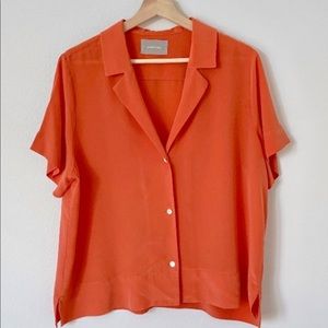 EVERLANE minimal clean short sleeve silk blouse